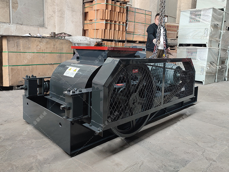 2PGC400X400小型雙齒輥破碎機發往山西陽泉破碎煤炭