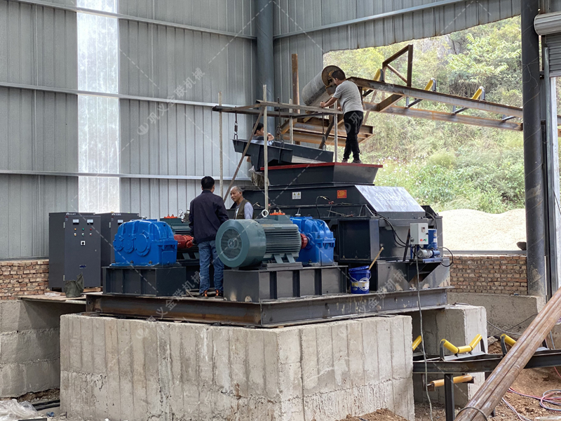 解決對輥破碎機(jī)運(yùn)轉(zhuǎn)過程中軸承溫度過高的方法 解決對輥破碎機(jī)運(yùn)轉(zhuǎn)過程中軸承溫度過高的方法