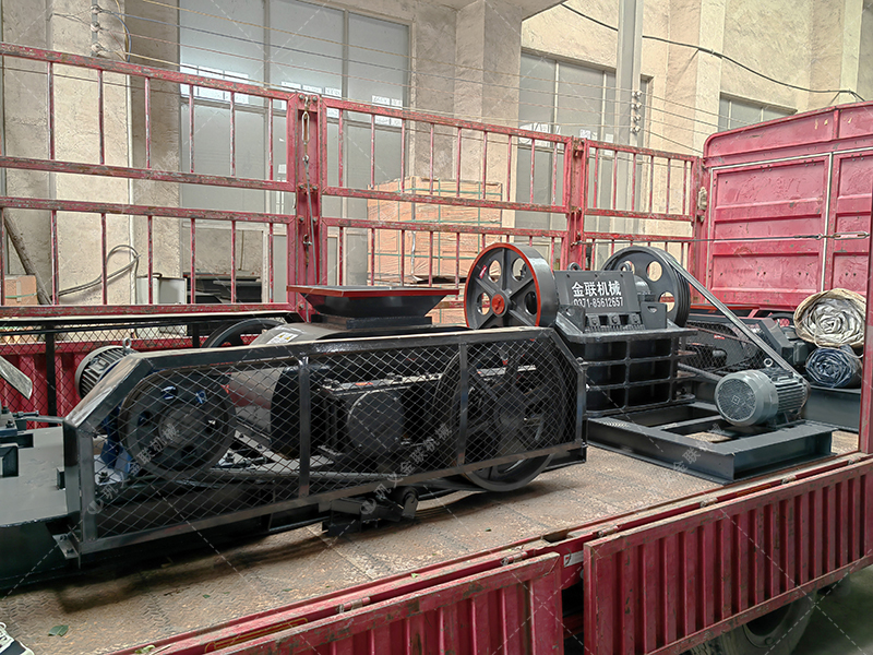 大塊煤矸石直接喂料會損壞設(shè)備？狼牙齒輥為何敢承諾'來者不拒'？